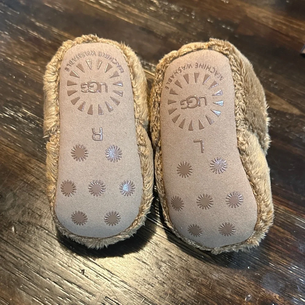 UGG Brown Kids Slippers - Picture 4 of 5
